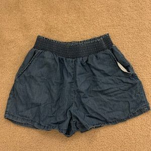 NEVER WORN High waist blue shorts w scrunchy waist